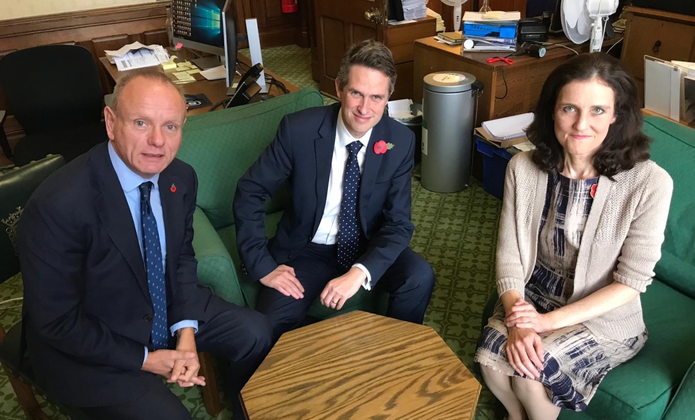 Villiers meets Education Secretary