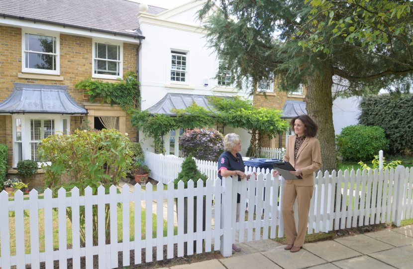 Theresa Villiers MP campaigns in Hadley Highstone against ULEZ expansion