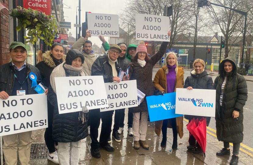 Protest against new bus lanes on the A1000