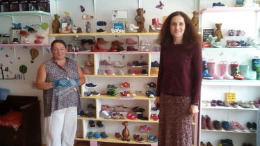 Theresa Villiers MP visits Marie's Shoes which has recently re-opened