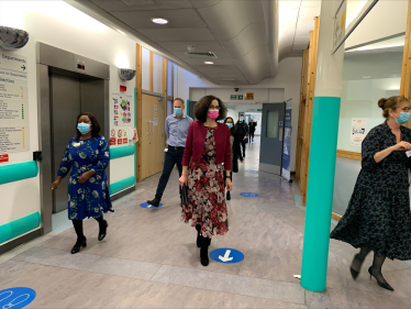 Theresa Villiers visits Barnet Hospital