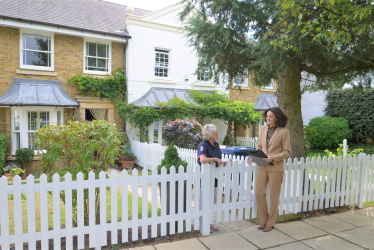 Theresa Villiers MP campaigns in Hadley Highstone against ULEZ expansion